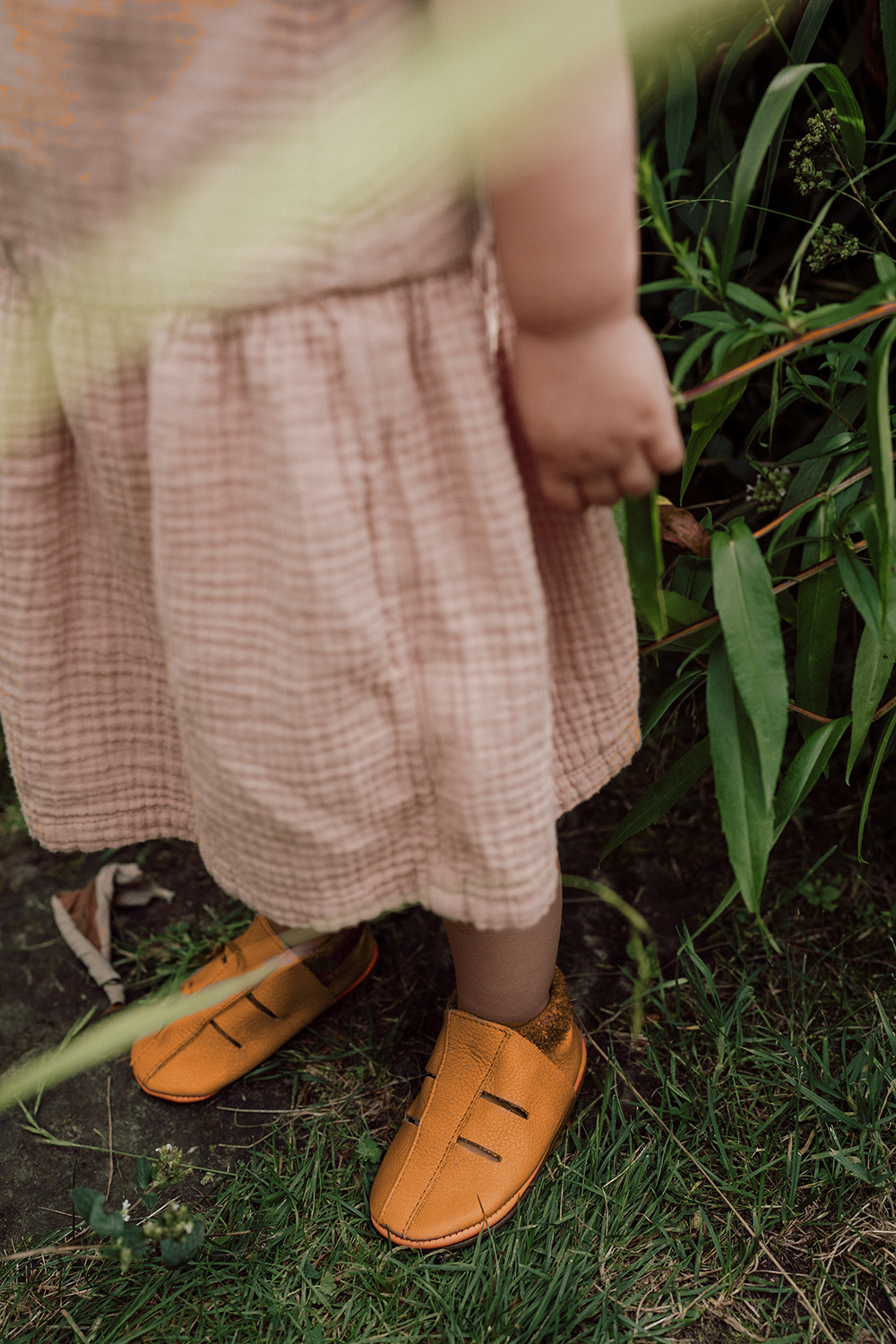 sandale_hellbraun_orangenkinder